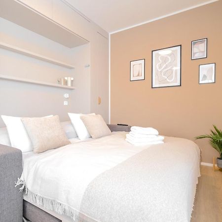 Apartament Bright 2Br - 8Th Floor, Balcony, Free Parking - By Gravity Praga Zewnętrze zdjęcie