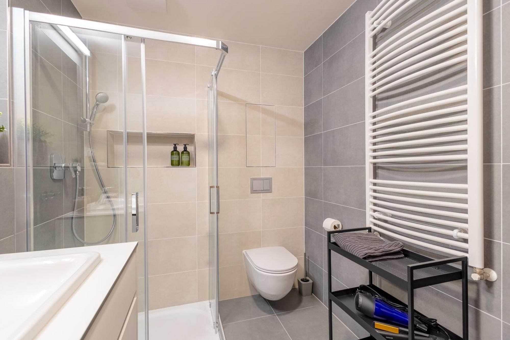 Apartament Bright 2Br - 8Th Floor, Balcony, Free Parking - By Gravity Praga Zewnętrze zdjęcie