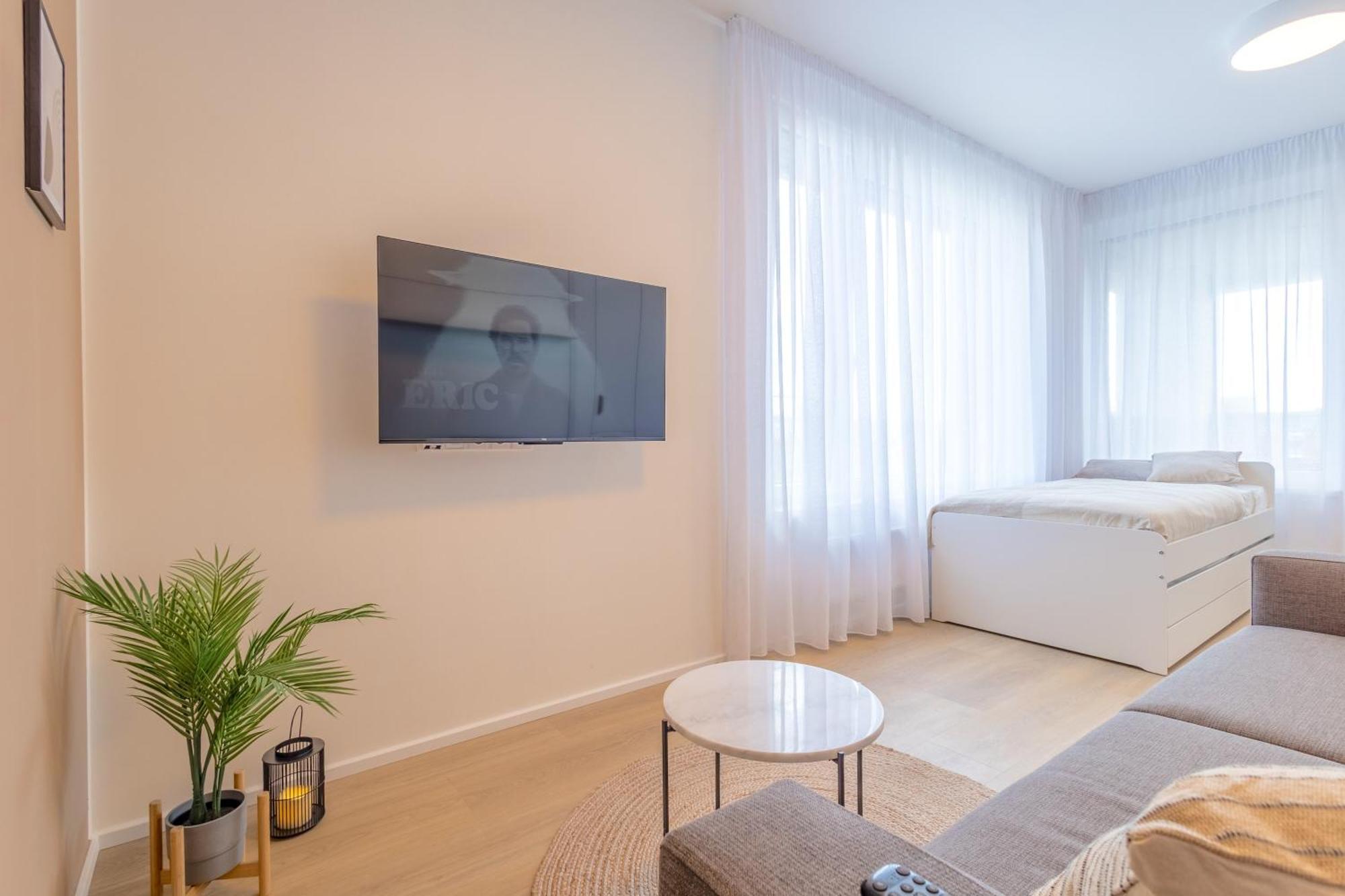 Apartament Bright 2Br - 8Th Floor, Balcony, Free Parking - By Gravity Praga Zewnętrze zdjęcie