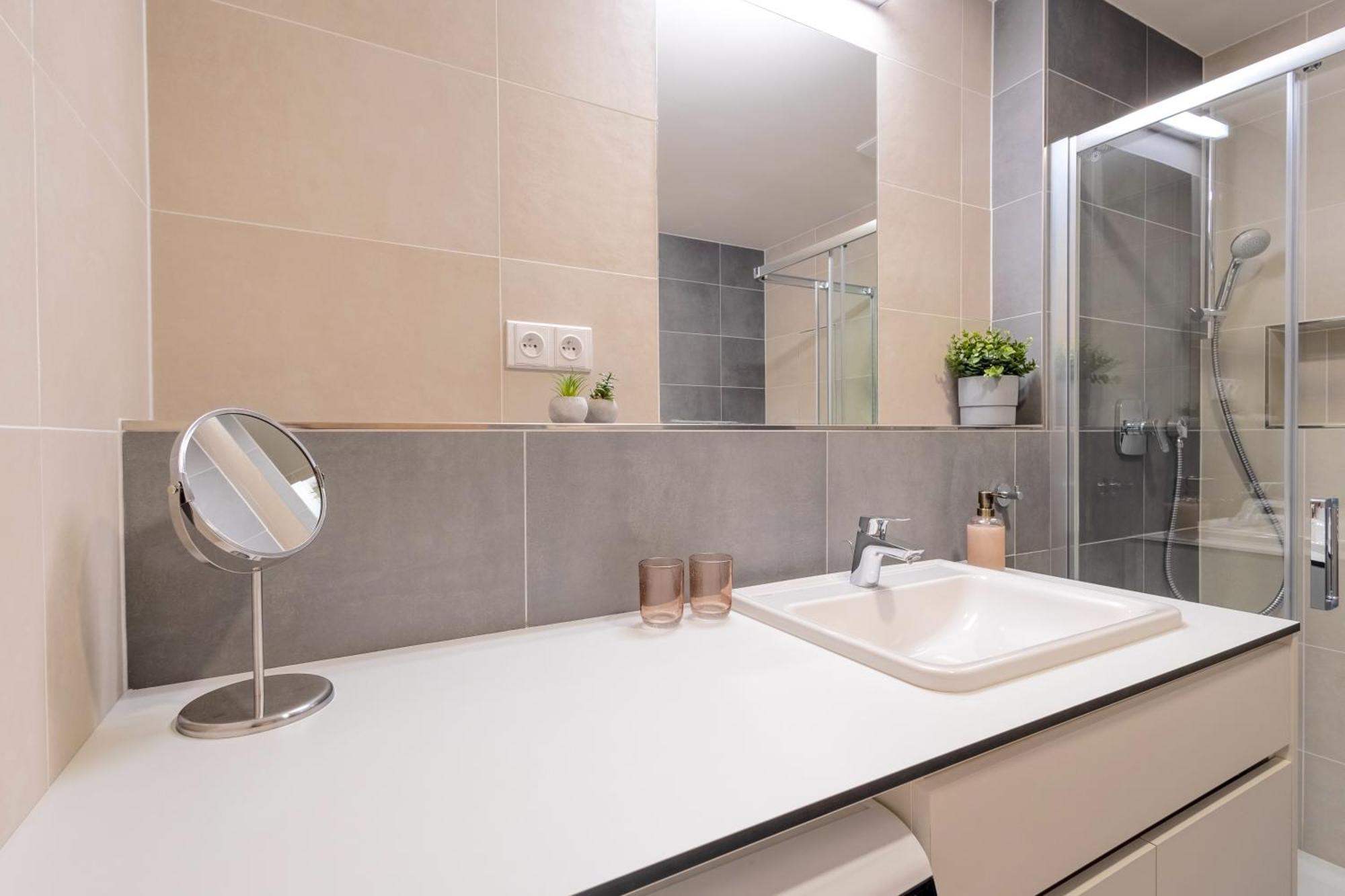 Apartament Bright 2Br - 8Th Floor, Balcony, Free Parking - By Gravity Praga Zewnętrze zdjęcie