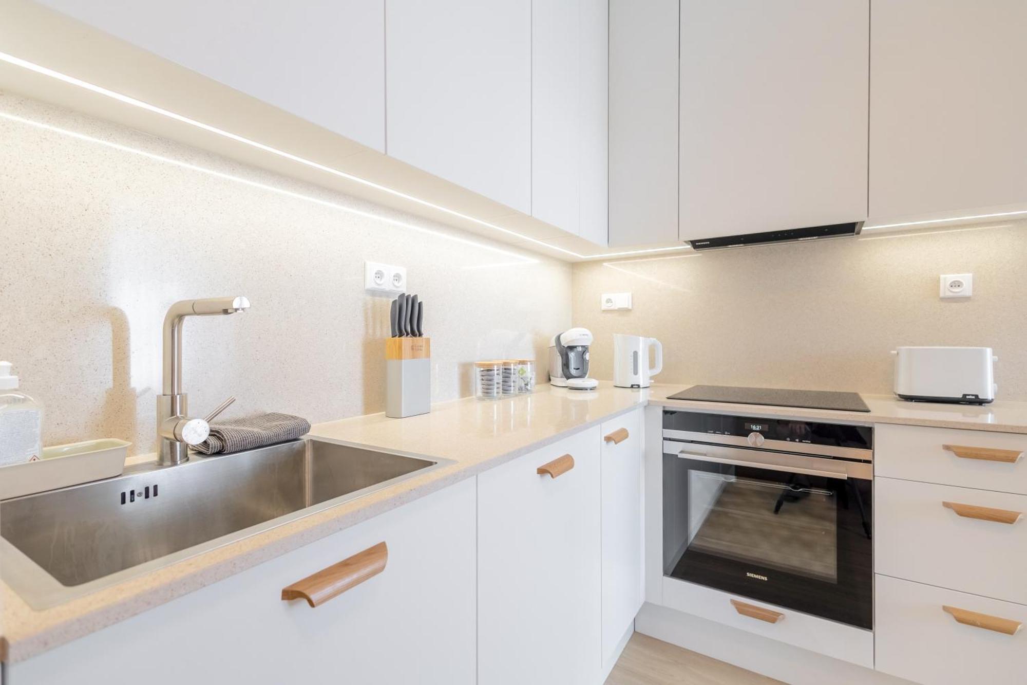 Apartament Bright 2Br - 8Th Floor, Balcony, Free Parking - By Gravity Praga Zewnętrze zdjęcie
