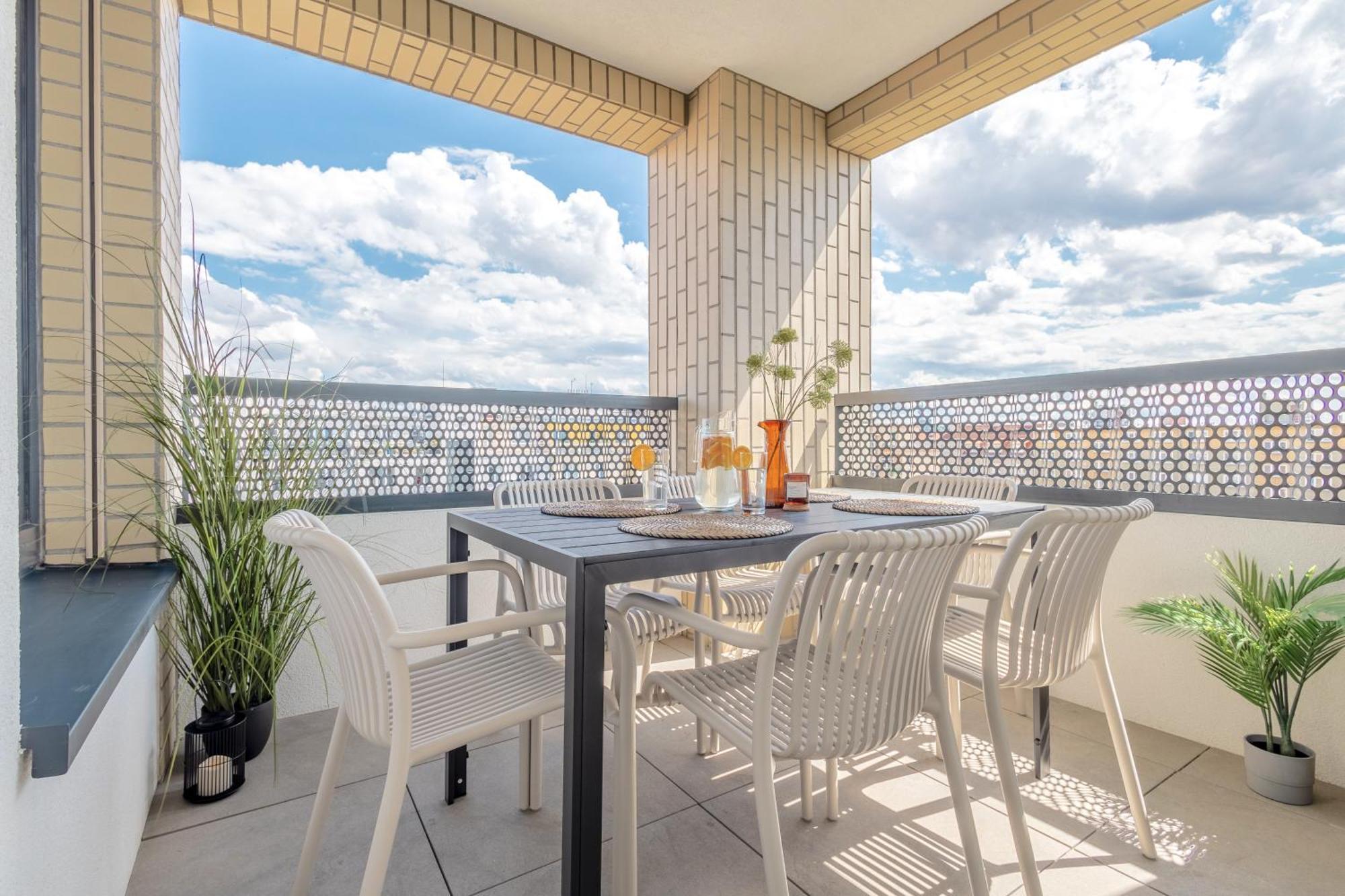 Apartament Bright 2Br - 8Th Floor, Balcony, Free Parking - By Gravity Praga Zewnętrze zdjęcie