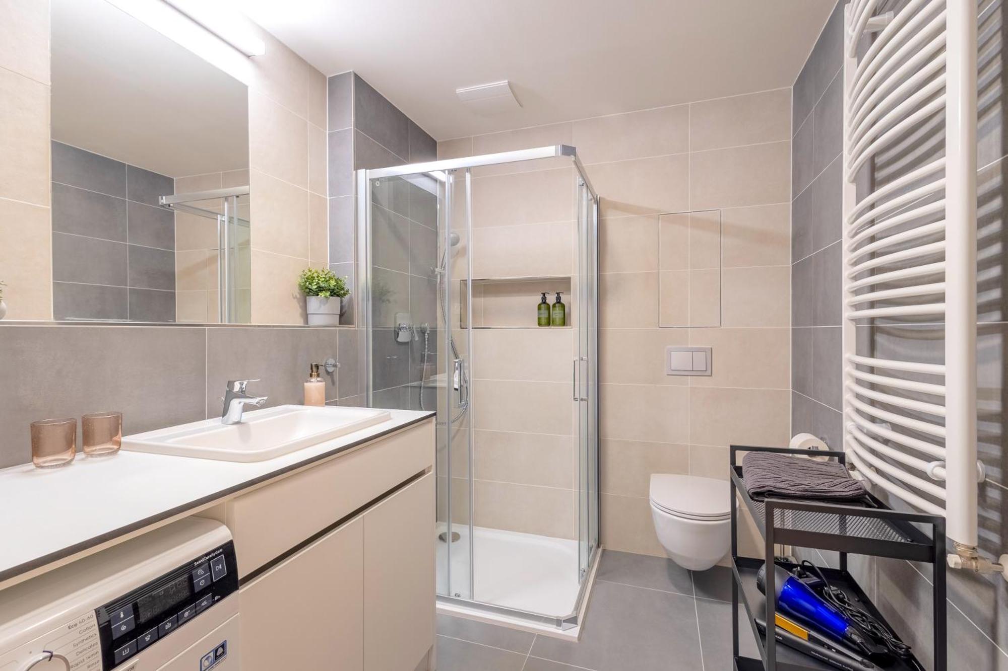Apartament Bright 2Br - 8Th Floor, Balcony, Free Parking - By Gravity Praga Zewnętrze zdjęcie