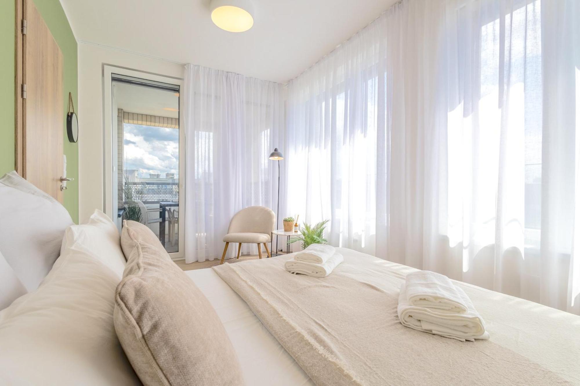 Apartament Bright 2Br - 8Th Floor, Balcony, Free Parking - By Gravity Praga Zewnętrze zdjęcie